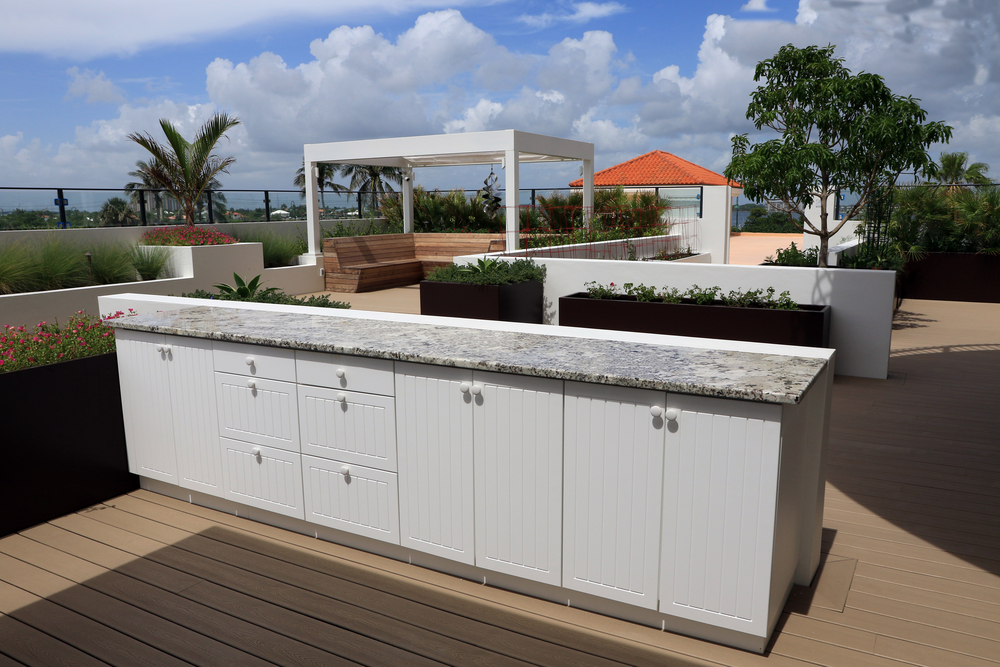 Upscale,Outdoor,Cabinets,With,Granite,Counter,Top,On,A,Rooftop
