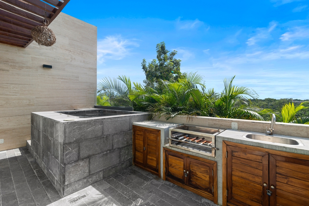 Tropical,Rooftop,Outdoor,Kitchen,And,Barbecue,With,Panoramic,View