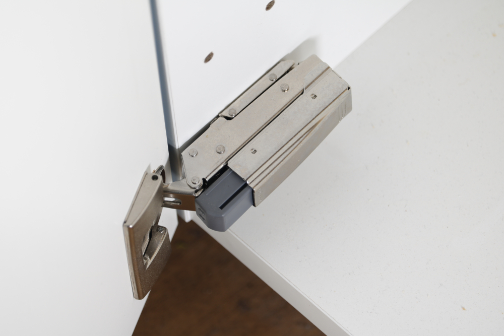 Hinge,On,Kitchen,Cabinet,With,Soft,Closing,Mechanism